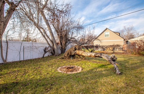 Bountiful House | Cute Updated Red Brick Basement Cottage