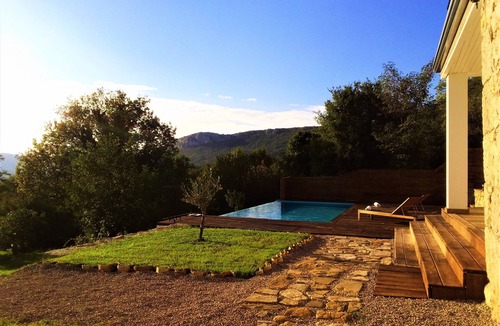 Buzet Villa | Cute vacation house surrounded by green area