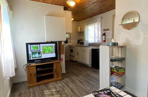 Wasaga Beach Apartment | Cute Wasaga Beach Studio cottage short walk to the beach!