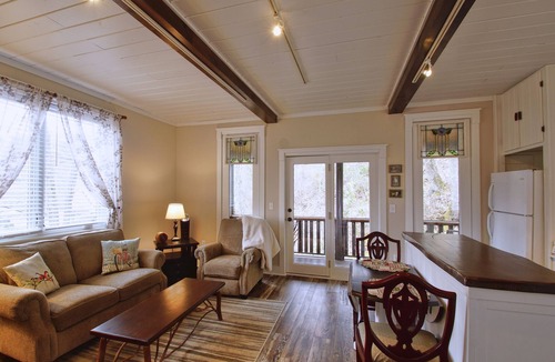 Hamburg Cabin | Cute Well Appointed Cabin, Lake Glenville View, Close to Cashiers,Pet Friendly
