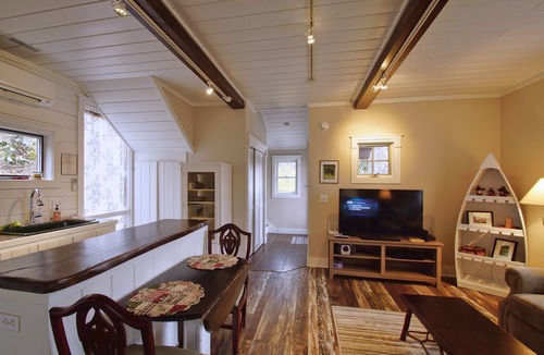 Hamburg Cabin | Cute Well Appointed Cabin, Lake Glenville View, Close to Cashiers,Pet Friendly