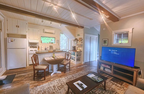 Hamburg Cabin | Cute Well Appointed Cabin, Lake Glenville View, Close to Cashiers,Pet Friendly