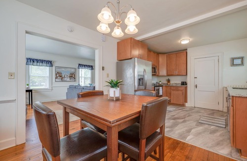 Hampton House | Cute Wythe Two Bedroom at Robinson Park