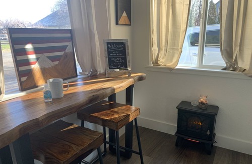 La Grande House | CuteBungalow-PetFriendly!