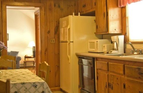 Gilford Cottage | cutie Lakefront Cottage with private beach