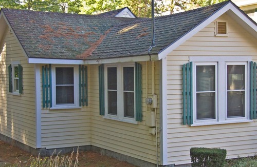 Gilford Cottage | cutie Lakefront Cottage with private beach