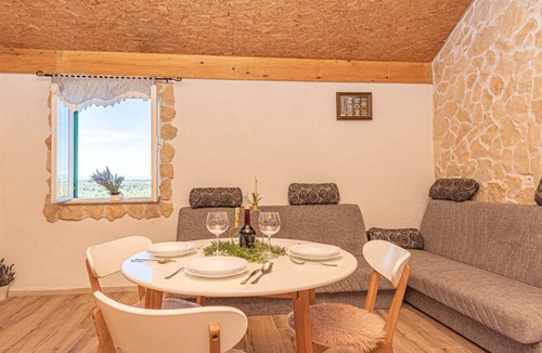Lozovac Apartment | Cvit od kamena
