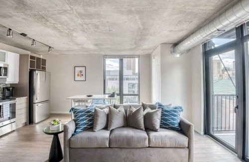 Downtown Minneapolis Apartment | CW 2BR Sky Lounge Rooftop Pool Gym 1320