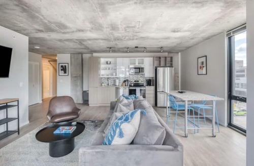 Downtown Minneapolis Apartment | CW 2BR Sky Lounge Rooftop Pool Gym 1320