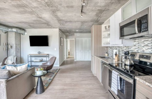 Downtown Minneapolis Apartment | CW 2BR Sky Lounge Rooftop Pool Gym 1320