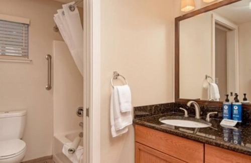 Angels Camp Hotel | CW BLOCK Angels Camp 2br
