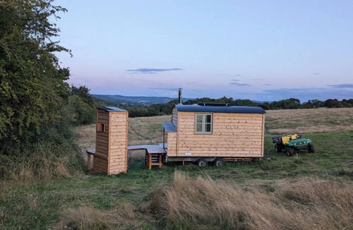 Monmouth Cabin | Cwtch Bryn | Off-grid Escape | Wilder Nature