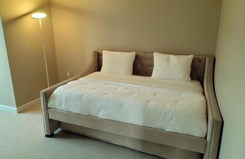 Aurora Highlands Apartment | CW@Home