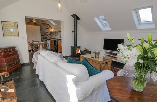 Llanfachraeth Cottage | Cwch Gwenyn