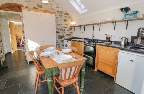 Llanfachraeth Cottage | Cwch Gwenyn