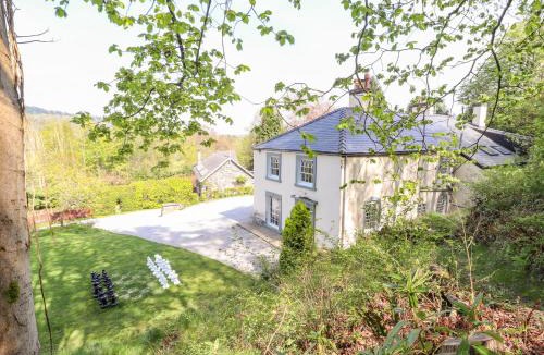 Acrefair House | Cwmalis Hall