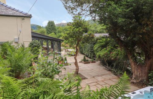 Acrefair House | Cwmalis Hall