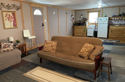 Mascoutah Cottage | CWR Cottage - A cozy cottage in a quiet country setting