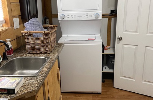 Mascoutah Cottage | CWR Cottage - A cozy cottage in a quiet country setting
