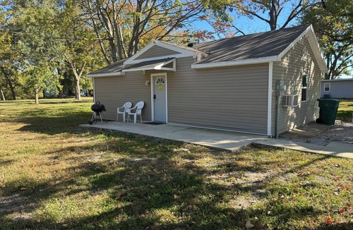 Mascoutah Cottage | CWR Cottage - A cozy cottage in a quiet country setting
