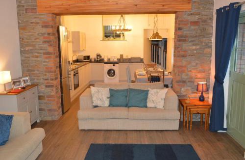 Mawr House | Cwrt y Wennol