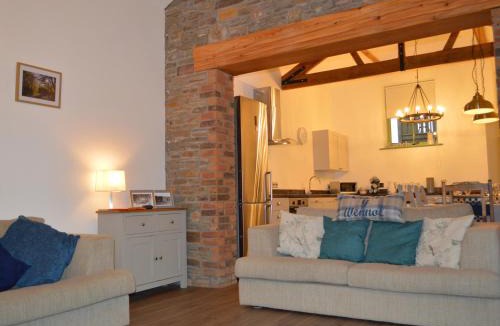 Mawr House | Cwrt y Wennol