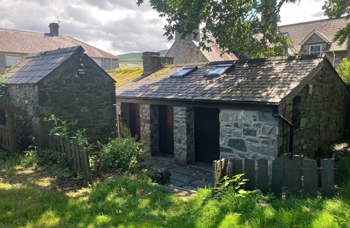 Bangor Cabin | Cwt Clyd-Shepherd’s Hut