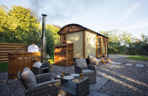 Newchapel Ski Chalet | Cwtch Ffynnone Luxury Shepherds Hut
