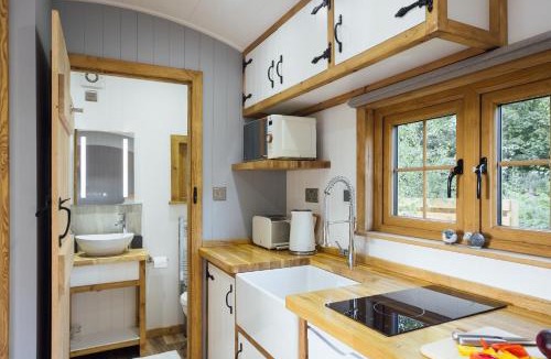 Newchapel Ski Chalet | Cwtch Ffynnone Luxury Shepherds Hut