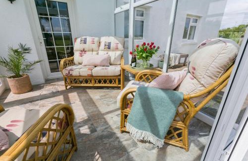 Llanerchymedd House | Cwter Hywel