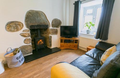 Llanerchymedd House | Cwter Hywel