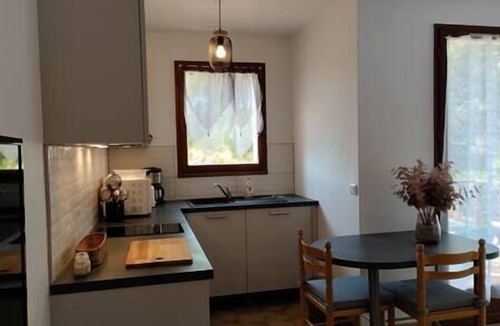 Greoux-les-Bains Apartment | Cybele Gardens