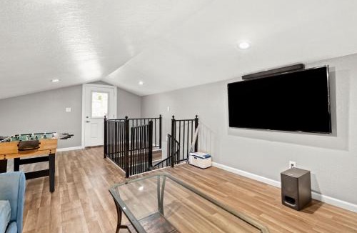 Leon Valley House | CYC Eclectic Back House with BBQ Gazebo