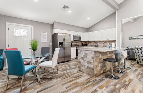 Leon Valley House | CYC Mega House with BBQ Gazebo