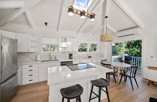 Hanalei House | Cycle or Walk to Hanalei Bay