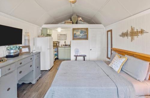 Oil City House | Cypress ChaletCaddo Lake Cabin with Kayaks
