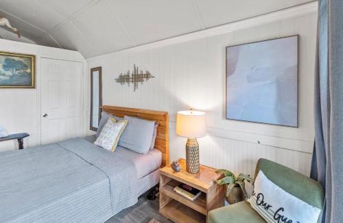 Oil City House | Cypress ChaletCaddo Lake Cabin with Kayaks