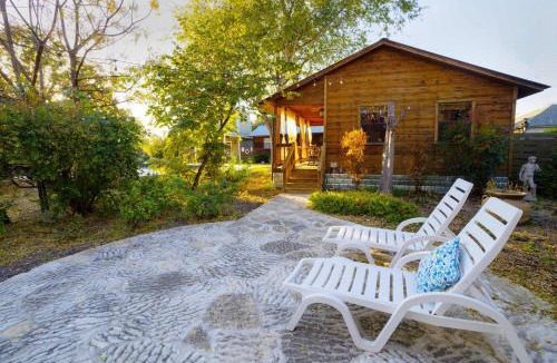 Comfort House | Cypress Creek Cabin Stay for 6 Access to Pool Hot Tub