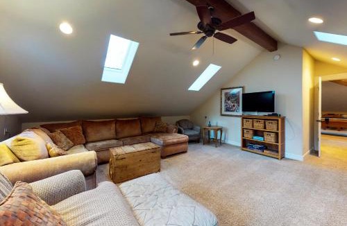 Arnold House | Cypress Lodge
