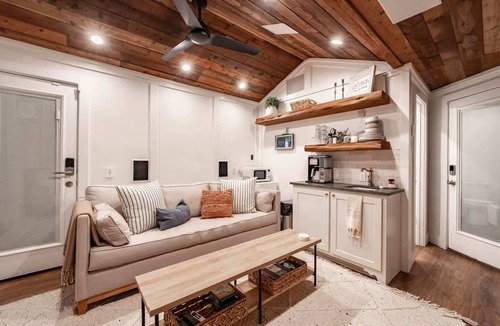 Tech Terrace Apartment | Cypress Lounge - 1BR/1BA - Guest House