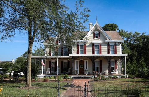 Snow Hill Hotel | Cypress River Inn & Spa