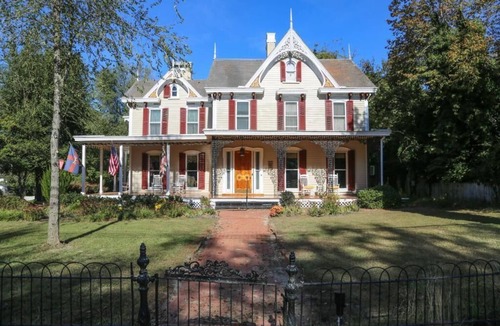 Snow Hill Bed & Breakfast | Cypress River Inn & Spa