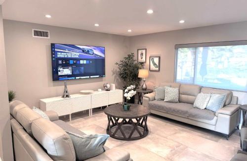 Southwest Anaheim House | Cypress Villa Disneyland 8 Bedroom 4Bath Pool Game