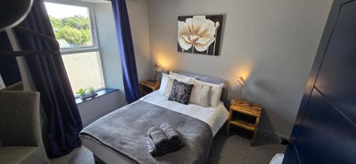 Neyland House | Cysgu Dda - Sleep Well