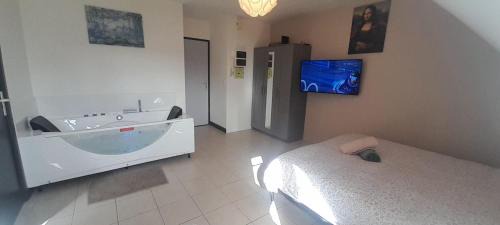 Deols Apartment | Déols studio balnéo 2-4 pers - wifi - parking