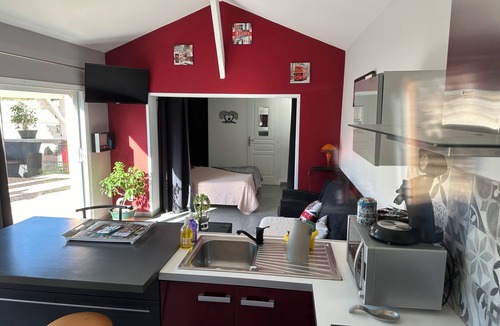 Saint-Vite Apartment | Dépendance 45m2 Tout Équipée Agréable et Calme Animaux de Compagnie Acceptés