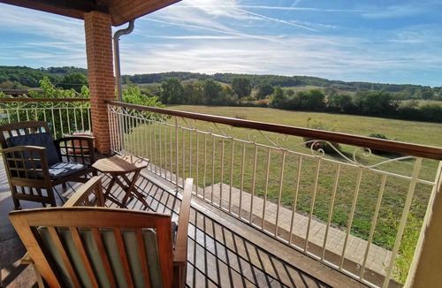 Aujan-Mournede Condo | Dépendance de Caractère Avec vue sur les Pyrénées. Véritable Havre de Nature
