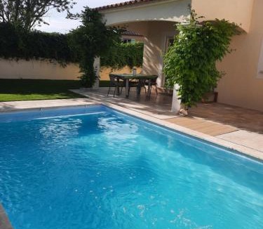 Montarnaud House | Dépendance et chambre avec piscine et jardin privés sans vis-à-vis