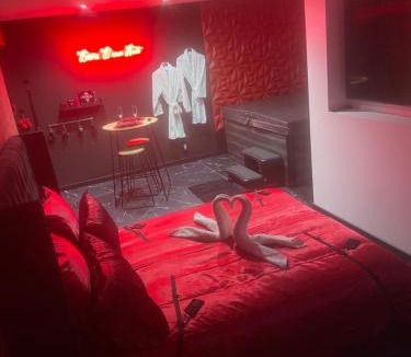 Frenouville Hotel | Désirs dune nuit - La séductrice