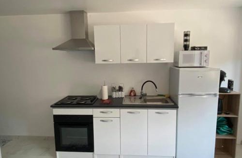 Hannonville-sous-les-Cotes Apartment | Détente sous les Côtes baignoire balnéo